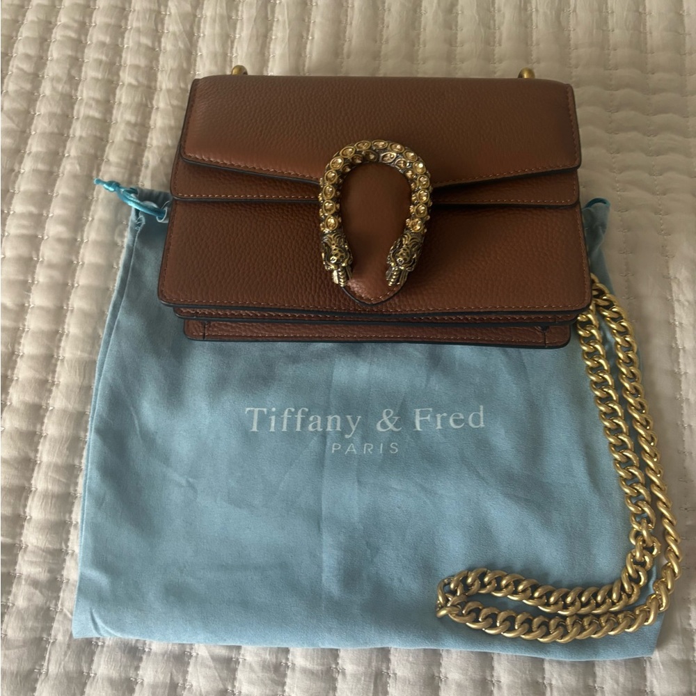 Tiffany & Fred Tan Leather Crossbody with Gold Chain and Decorative Clasp